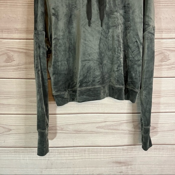 AERIE Offline Grey After Party Velour Cropped Hoodie - Picture 4 of 11